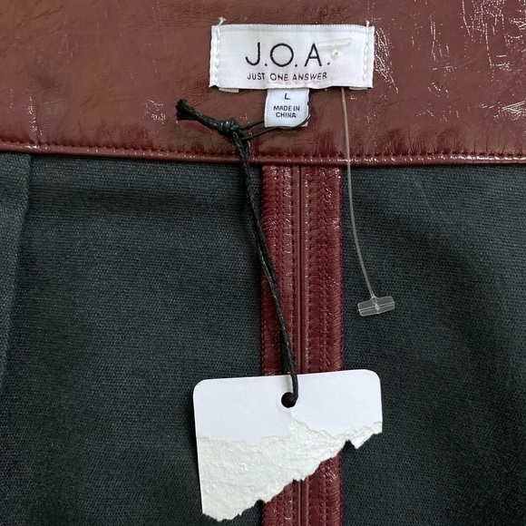 J.O.A New Women’s Large Maroon Pleather Faux Leather Button Down Skirt with Belt - Picture 5 of 12
